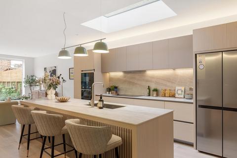 6 bedroom semi-detached house for sale, London W13