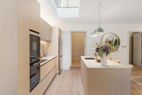 6 bedroom semi-detached house for sale, London W13