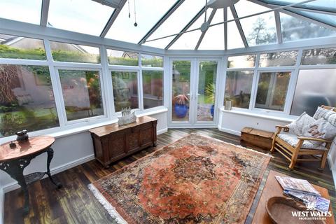 4 bedroom detached house for sale, Redstone Court, Narberth