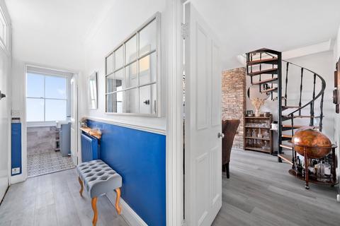 2 bedroom flat for sale, Allfarthing Lane, London