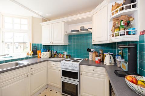 2 bedroom maisonette for sale, St. James's Drive, London