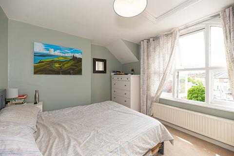 2 bedroom maisonette for sale, St. James's Drive, London
