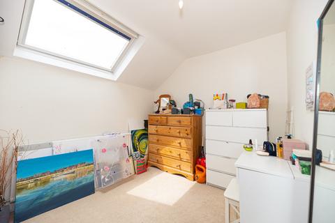 2 bedroom maisonette for sale, St. James's Drive, London