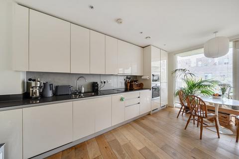2 bedroom flat for sale, Narrowboat Avenue, Brentford, Middlesex