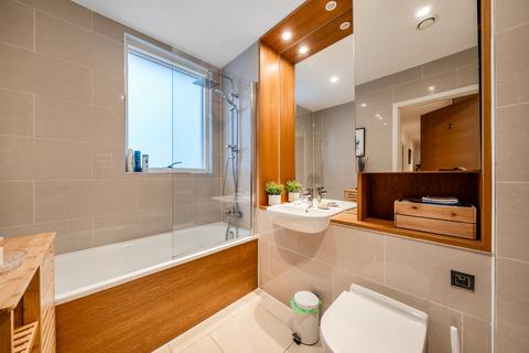 2 bedroom flat for sale, Narrowboat Avenue, Brentford, Middlesex