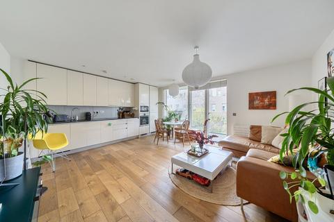 Narrowboat Avenue, Brentford, Middlesex