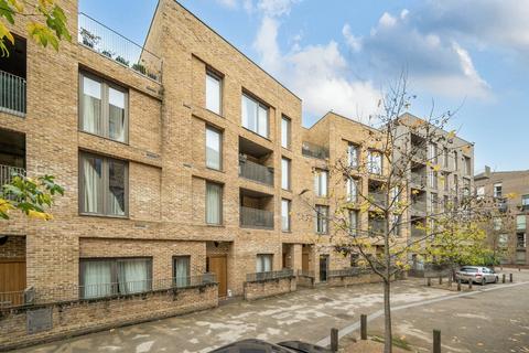 2 bedroom flat for sale, Narrowboat Avenue, Brentford, Middlesex