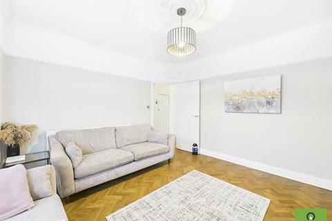 4 bedroom end of terrace house for sale, Lyndhurst Drive, Hornchurch RM11