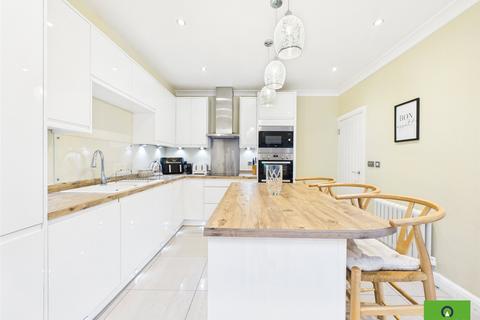 4 bedroom end of terrace house for sale, Lyndhurst Drive, Hornchurch RM11