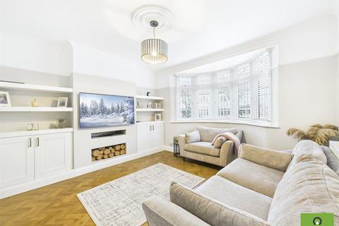 4 bedroom end of terrace house for sale, Lyndhurst Drive, Hornchurch RM11