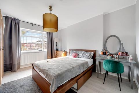 4 bedroom semi-detached house for sale, Bowes Road, London