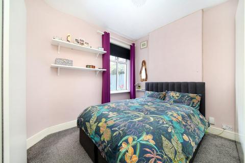2 bedroom flat for sale, Emlyn Road, London