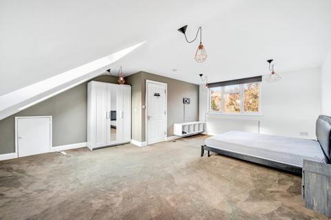 3 bedroom semi-detached house for sale, Bowes Road, London