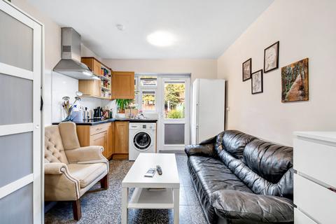undefined, Bowes Road, London