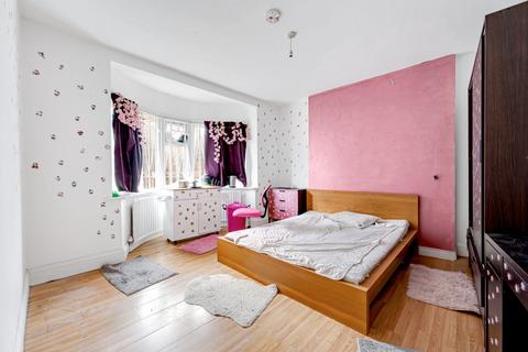 4 bedroom semi-detached house for sale, Bowes Road, London