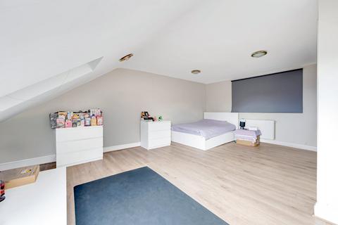 undefined, Bowes Road, London