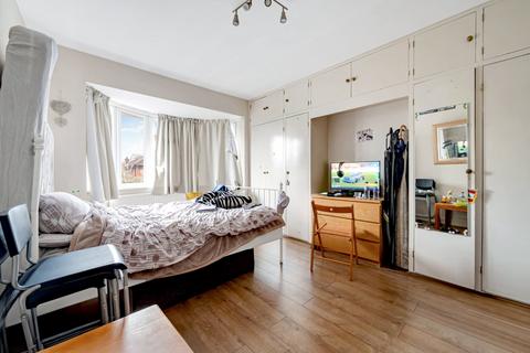 undefined, Bowes Road, London