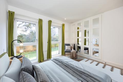 2 bedroom flat for sale, Oakhill Road, London