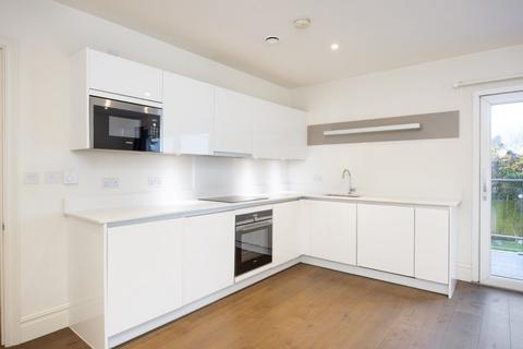 2 bedroom flat for sale, Oakhill Road, London
