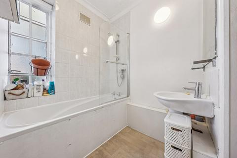 2 bedroom flat for sale, Selwyn House, Manor Fields, London