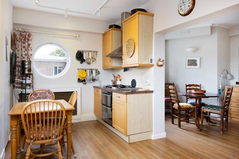 3 bedroom flat for sale, Fairacres, Roehampton Lane, London