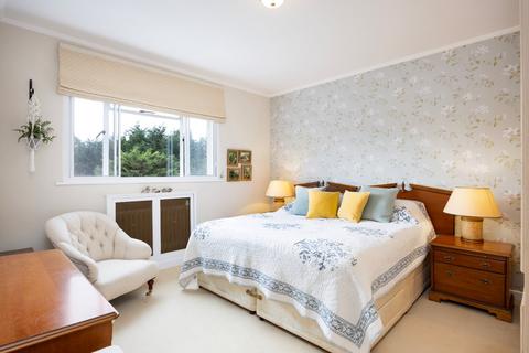3 bedroom flat for sale, Fairacres, Roehampton Lane, London