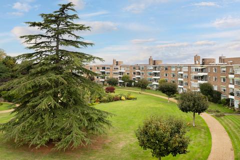 3 bedroom flat for sale, Fairacres, Roehampton Lane, London