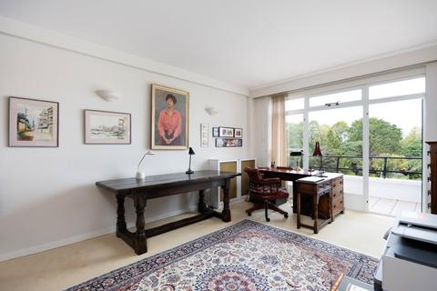3 bedroom flat for sale, Fairacres, Roehampton Lane, London