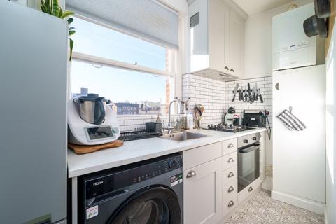 2 bedroom flat for sale, Putney High Street, London