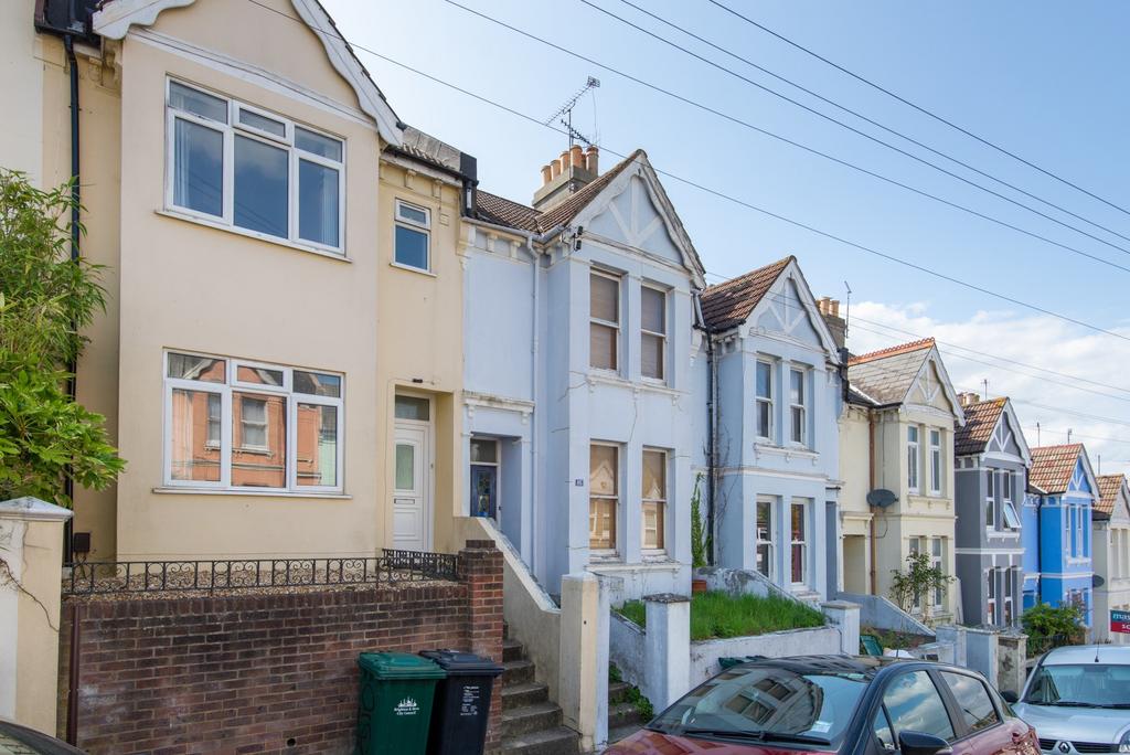 Attractive terraced house on a quiet residentia...