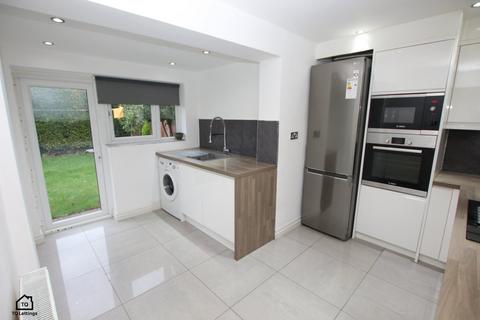 3 bedroom semi-detached house to rent, Ridley Drive, Timperley WA14