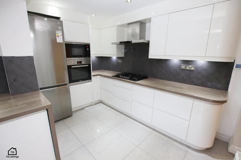 3 bedroom semi-detached house to rent, Ridley Drive, Timperley WA14