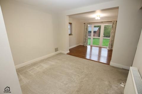 3 bedroom semi-detached house to rent, Ridley Drive, Timperley WA14