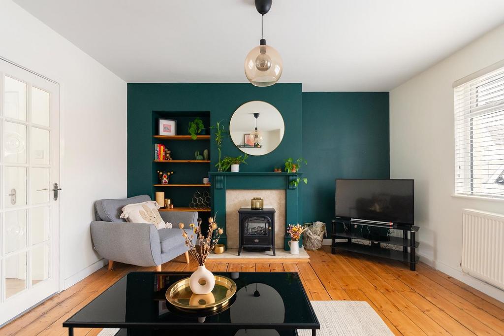 3 B8 RBR - Living Room E.jpg