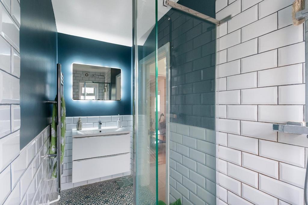 3 B8 RBR - Shower Room B.jpg