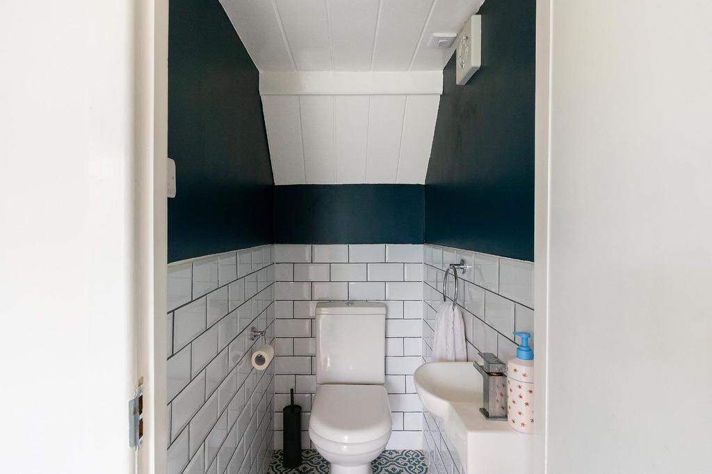3 B8 RBR - WC A.jpg