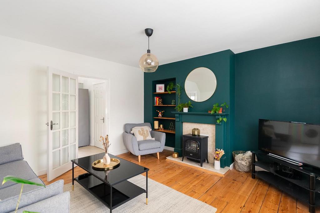 3 B8 RBR - Living Room C.jpg
