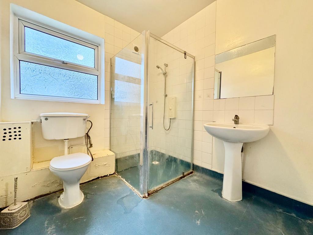 Family shower room