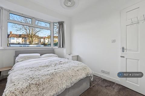 3 bedroom end of terrace house to rent, Donaldson Road, London, SE18