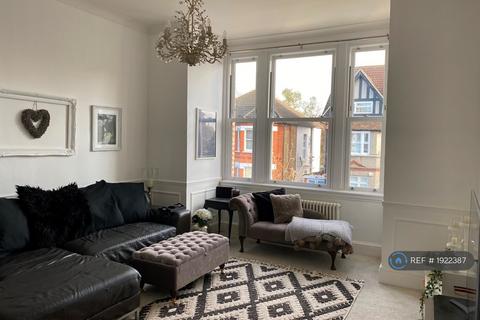 2 bedroom flat to rent, Cambridge Road, Bromley, BR1