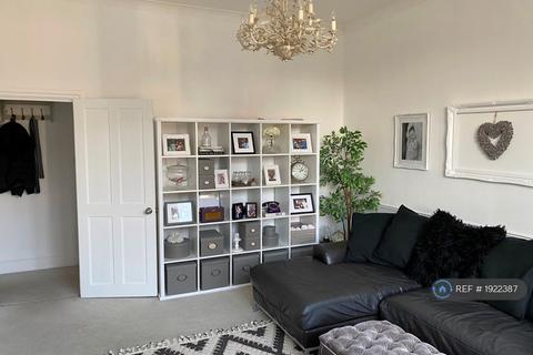2 bedroom flat to rent, Cambridge Road, Bromley, BR1