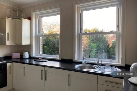 2 bedroom flat to rent, Cambridge Road, Bromley, BR1