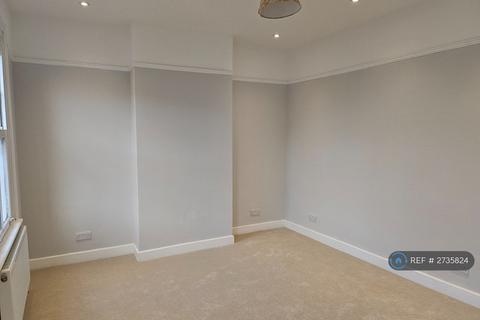 2 bedroom flat to rent, High Street, Hampton Wick, Surrey, KT1