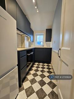 2 bedroom flat to rent, High Street, Hampton Wick, Surrey, KT1