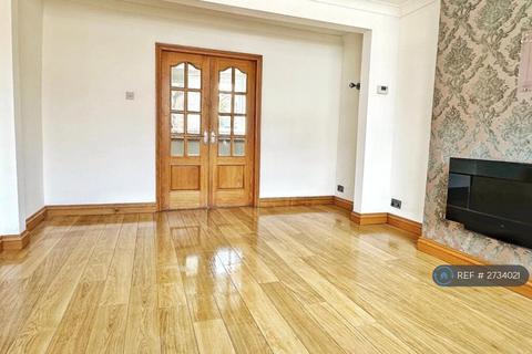 3 bedroom semi-detached house to rent, Kirby Avenue, Chadderton, Oldham, OL9