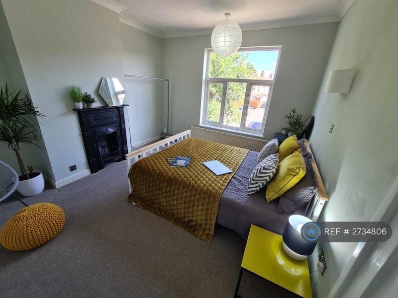 Upstairs Front Dbl Room