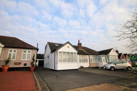 4 bedroom bungalow to rent, David Drive, Romford RM3