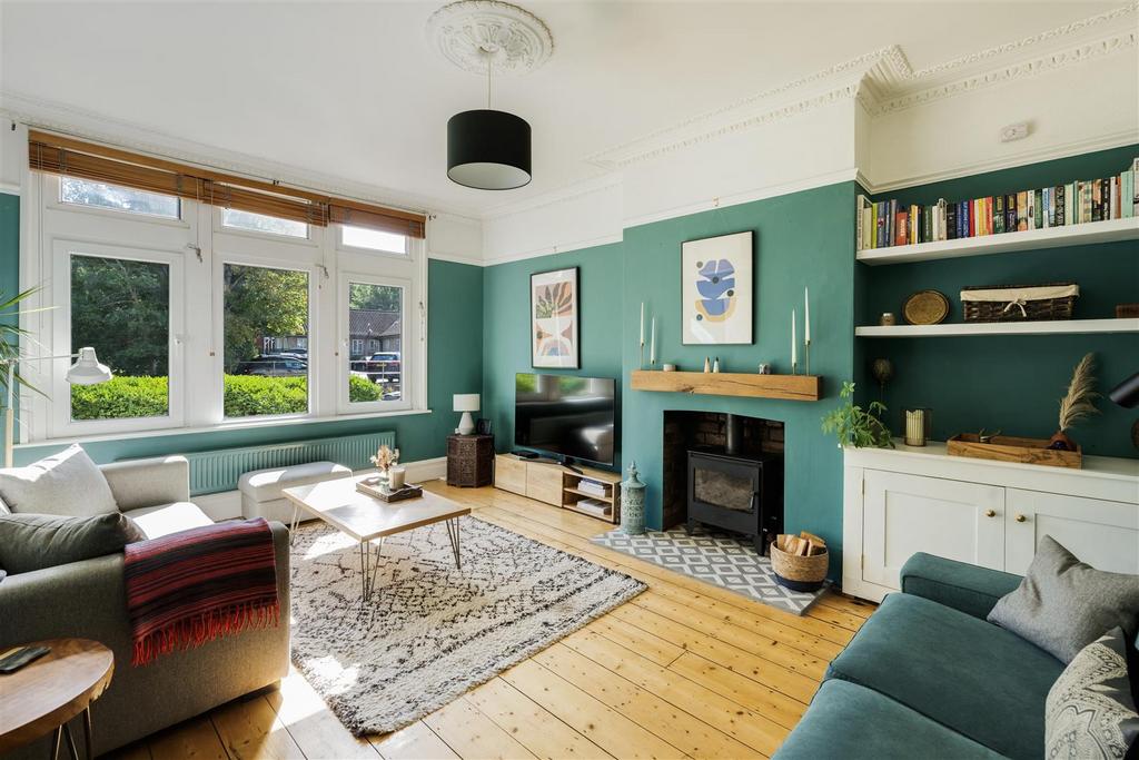 5 Living Room 1.jpg
