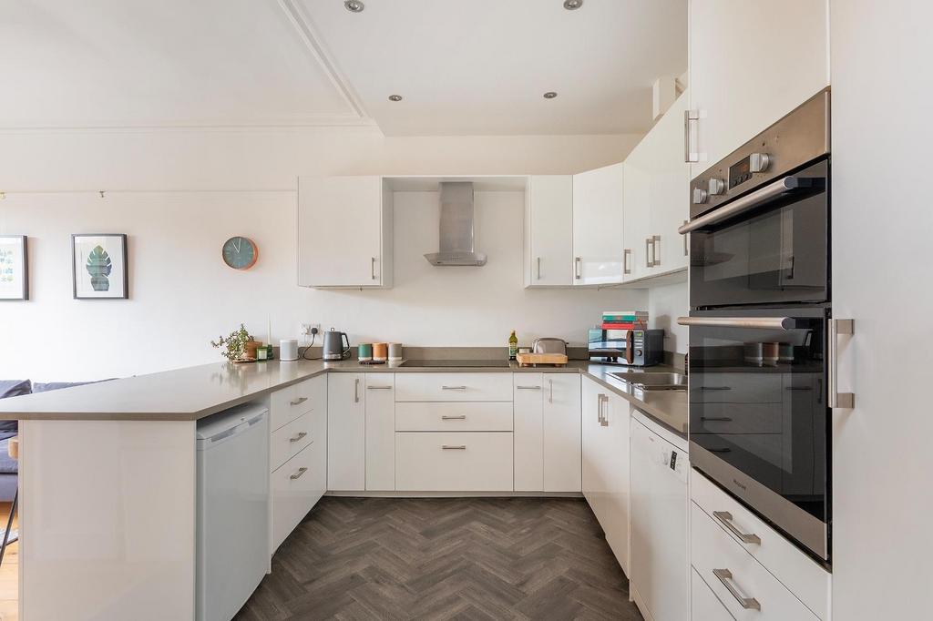 0 R1 TBN - Kitchen F.jpg
