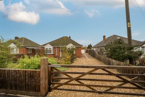 2 bedroom detached bungalow for sale - Blenheim Orchard, East Hanney, Wantage, OX12